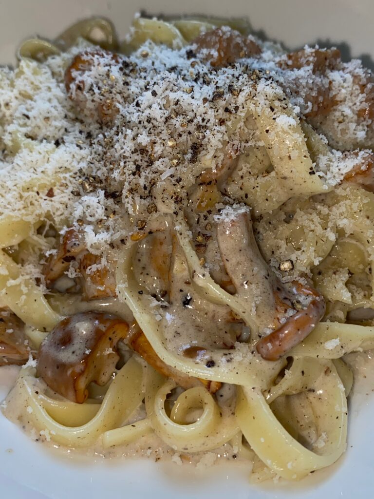 creamy chanterelle mushroom pasta - Spice of T