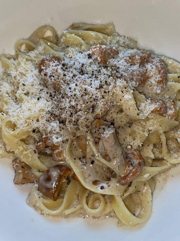 creamy chanterelle mushroom pasta